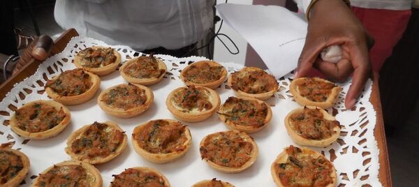 Plateau de salés du chef camerounais Christian Abégan au lancement de la campagne «Les AfroGourmands» à Dakar - Sputnik Afrique