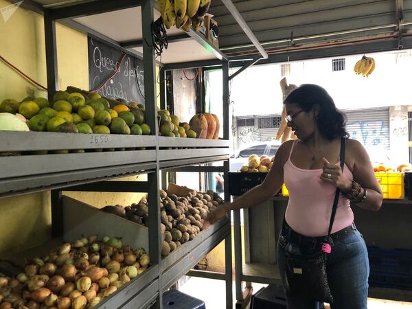 Au Venezuela, «l’inflation monte en ascenseur, alors que nous montons l’escalier à pied» Au Venezuela, «l’inflation monte en ascenseur, alors que nous montons l’escalier à pied» - Sputnik Afrique