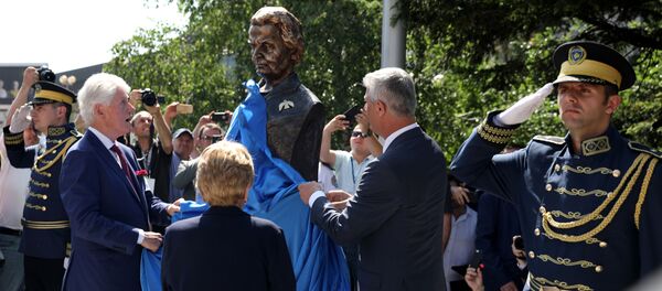 l'inauguration d'un buste de Madeleine Albright à Pristina - Sputnik Afrique