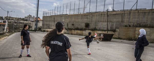 Tournoi interscolaire organisé à Ramallah pour les filles de 13 à 17 ans - Sputnik Afrique