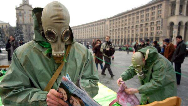 Activists of Ukraine's Green party are seen in downtown Kiev, Ukraine as they protest against the construction of  nuclear storage facility on Friday, March 3, 2006.  - Sputnik Afrique