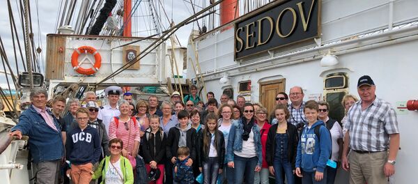 Les habitants de Saint-Jean-de-Folleville sont accueillis à bord du “Sedov” - Sputnik Afrique