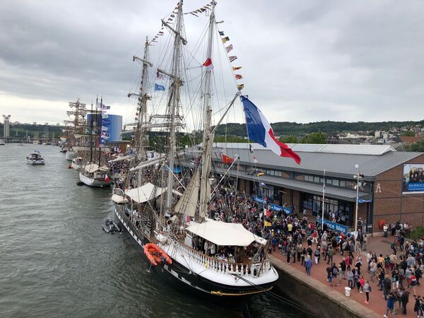 L’Armada de Rouen accueille les marins russes à bras ouverts L’Armada de Rouen accueille les marins russes à bras ouverts - Sputnik Afrique