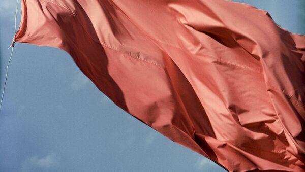 Un drapeau rouge (image d'illustration) - Sputnik Afrique