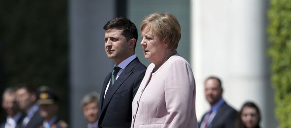 Angela Merkel (r.) empfängt den neuen ukrainischen Präsidenten Wladimir Selenski  - Sputnik Afrique