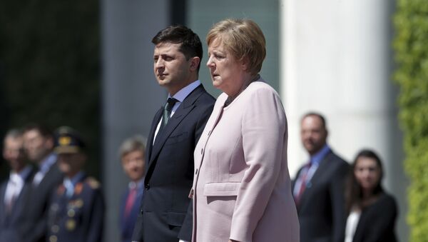 Angela Merkel (r.) empfängt den neuen ukrainischen Präsidenten Wladimir Selenski  - Sputnik Afrique