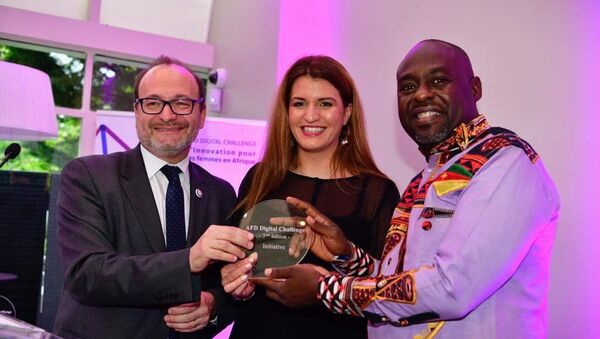 Serge Armel Ndjijou, reçoit le prix AFD digital challenge à Paris - Sputnik Afrique