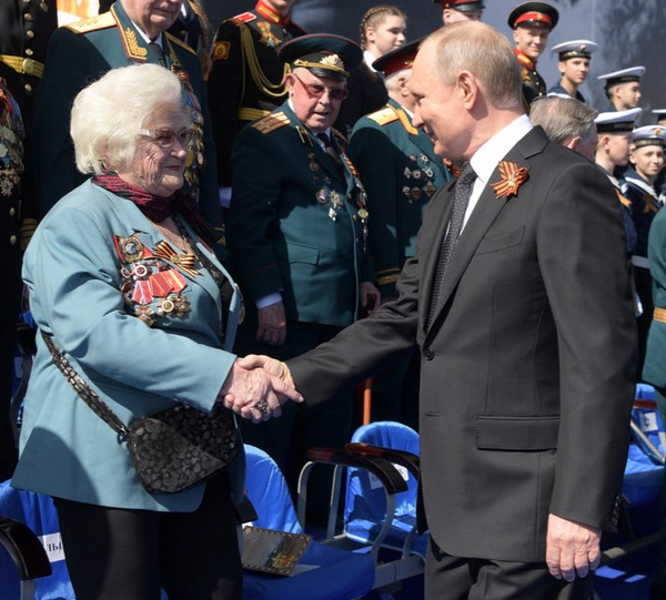 L'unique femme pilote-navigatrice encore en vie raconte la Grande Guerre patriotique L'unique femme pilote-navigatrice encore en vie raconte la Grande Guerre patriotique - Sputnik Afrique