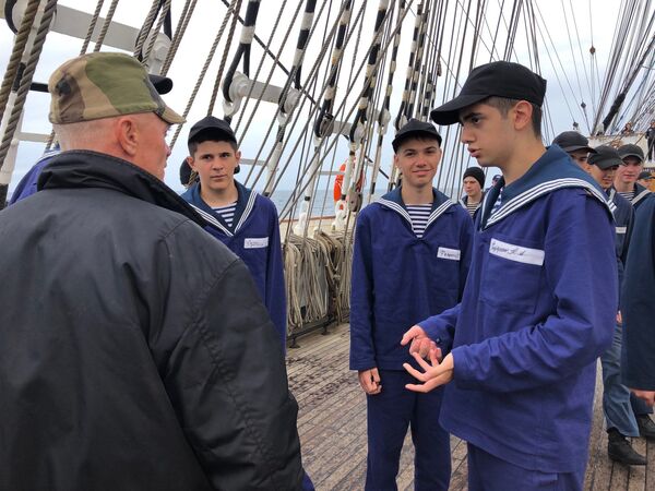 De Moscou à Bordeaux, le périple des mousses à bord du Sedov De Moscou à Bordeaux, le périple des mousses à bord du Sedov - Sputnik Afrique