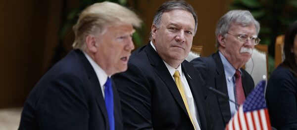 Mike Pompeo, Donald Trump ans John Bolton à Hanoi  - Sputnik Afrique