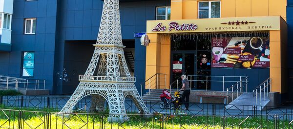 Une petite tour Eiffel en Russie - Sputnik Afrique