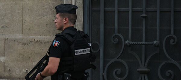 Un gendarme à Paris - Sputnik Afrique