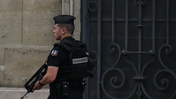 Un gendarme à Paris - Sputnik Afrique