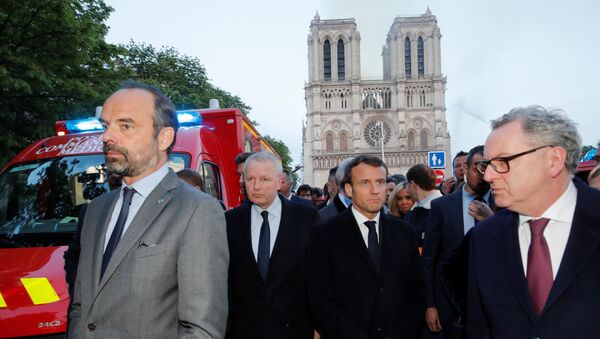 Macron près de Notre-Dame après l'incendie - Sputnik Afrique