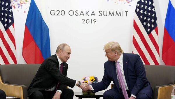 El presidente de Rusia, Vladímir Putin junto a su homólogo de EEUU, Donald Trump en el G20 - Sputnik Afrique