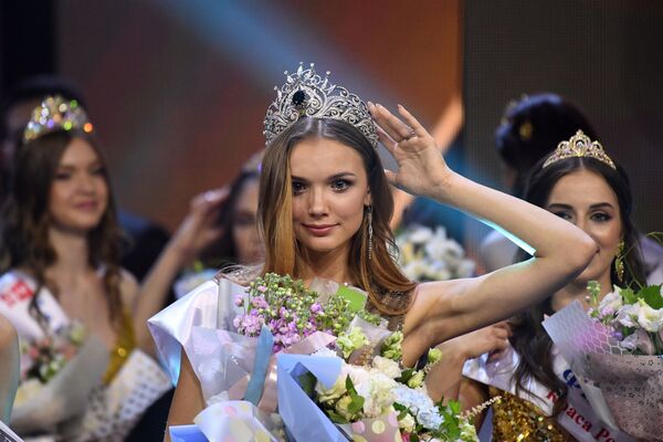 Les finalistes et la gagnante du concours Beauté russe 2019 - Sputnik Afrique