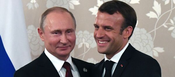Vladimir Poutine et Emmanuel Macron à Osaka  - Sputnik Afrique