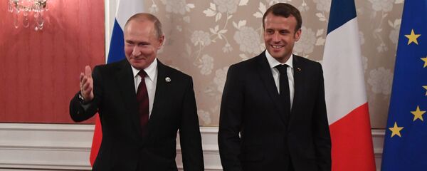 Vladimir Poutine et Emmanuel Macron à Osaka, au Japon  - Sputnik Afrique