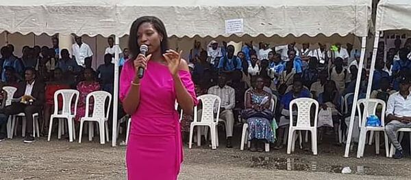 Arielle partage son expérience du digital dans un établissement scolaire du Cameroun - Sputnik Afrique