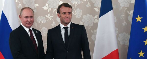 Vladimir Poutine et Emmanuel Macron à Osaka  - Sputnik Afrique