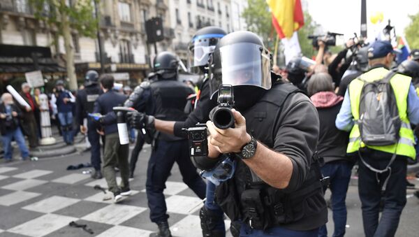 Policiers le 1er mai à Paris  - Sputnik Afrique