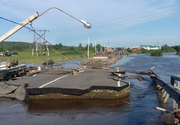Au moins 12 morts et 751 blessés dans les inondations en Sibérie - images Au moins 12 morts et 751 blessés dans les inondations en Sibérie - images - Sputnik Afrique