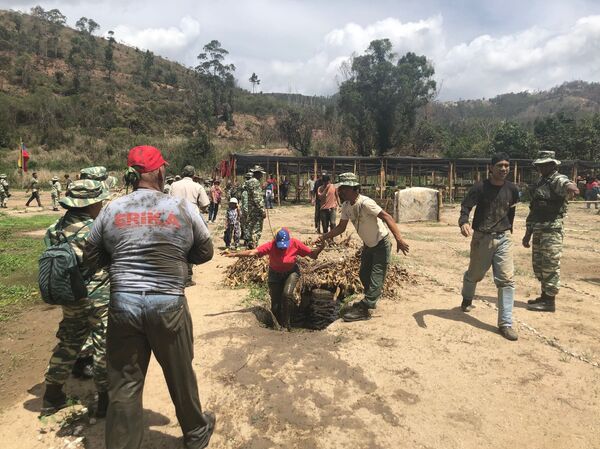 Les civils vénézuéliens apprennent les «tactiques de résistance révolutionnaire» - photos - Sputnik Afrique