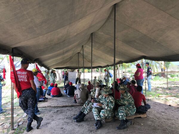 Les civils vénézuéliens apprennent les «tactiques de résistance révolutionnaire» - photos - Sputnik Afrique