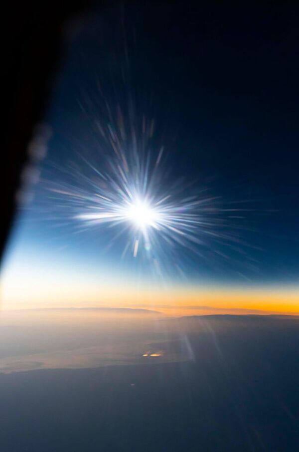 Regardez cette éclipse totale de soleil depuis un avion (images) - Sputnik Afrique