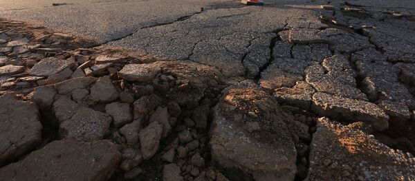 Fissure sur une autoroute en Californie - Sputnik Afrique