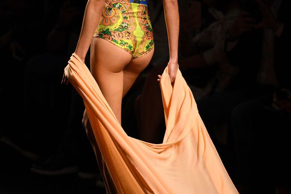 Défilé de lingerie et de maillots de bain à la Semaine de la mode de Madrid
 - Sputnik Afrique