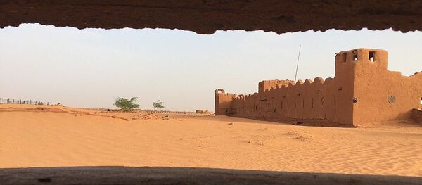 Fort Madama viewed from a position in the former minefield, looking south. On the left the barbed wire still can be depicted (June 2017). - Sputnik Afrique