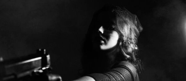 femme armée - Sputnik Afrique