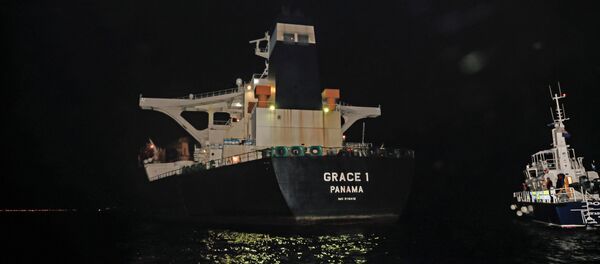 Oil supertanker Grace 1, that's on suspicion of carrying Iranian crude oil to Syria, is seen in waters of the British overseas territory of Gibraltar, historically claimed by Spain, July 4, 2019 - Sputnik Afrique