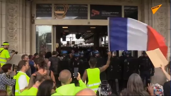 Acte 35 des Gilets jaunes à Paris - Sputnik Afrique