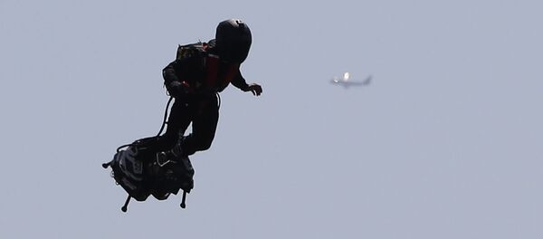 Le champion du monde de jet-ski français Franky Zapata sur un Flyboard Air - Sputnik Afrique