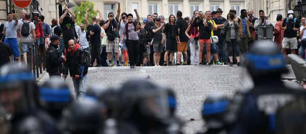Situation sur les Champs-Élysées le matin du 14 juillet  - Sputnik Afrique