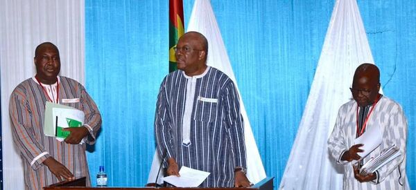 Le Président Roch Kaboré avec à sa droite Zéphirin Diabré et à sa gauche Simon Compaoré - Sputnik Afrique