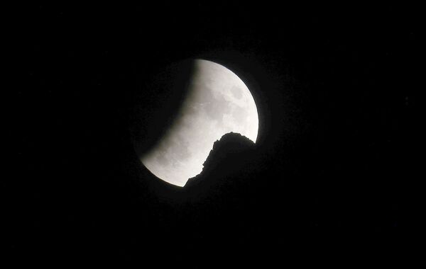 L’éclipse lunaire partielle admirée dans plusieurs pays
 - Sputnik Afrique