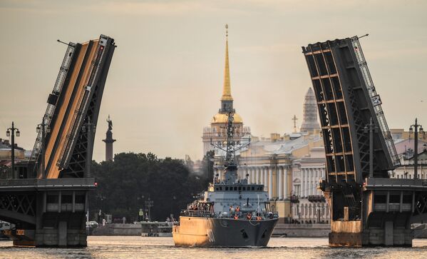 Préparatifs du défilé du jour de la Marine militaire à Saint-Pétersbourg
 - Sputnik Afrique