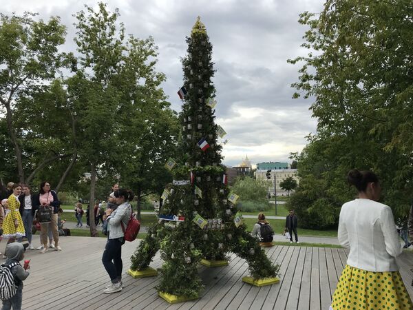 Que pensent les Russes de la France et des Français? Tour d’horizon auprès de Moscovites - vidéo - Sputnik Afrique