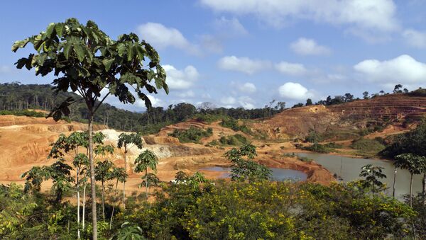 Vue générale du site minier aurifere de Yaou réalisée le 17 septembre 2011 а Maripasoula en Guyane française. AFP PHOTO JODY AMIET (Photo by JODY AMIET / AFP) - Sputnik Afrique