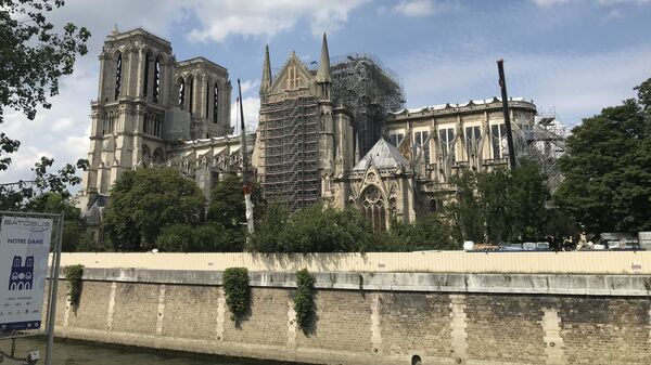 L'ambiance près de Notre-Dame de Paris le jour de sa réouverture