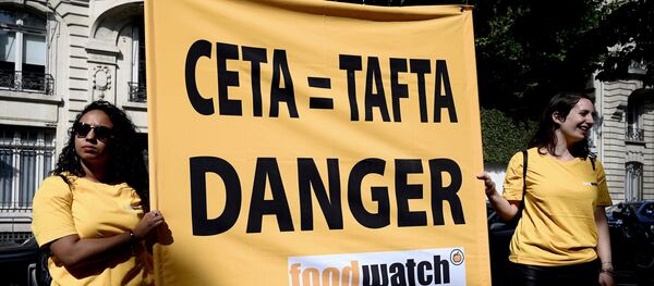 Manifestants contre le CETA à Paris - Sputnik Afrique