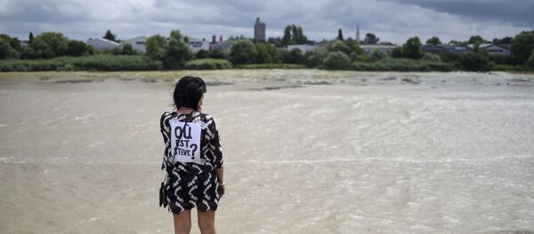 Une femme au bord de la Loire Une femme au bord de la Loire - Sputnik Afrique