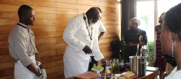 Christian Abégan partage son expérience avec les jeunes cuisiniers à Douala - Sputnik Afrique