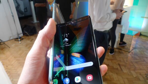Le smartphone Galaxy Fold de Samsung - Sputnik Afrique