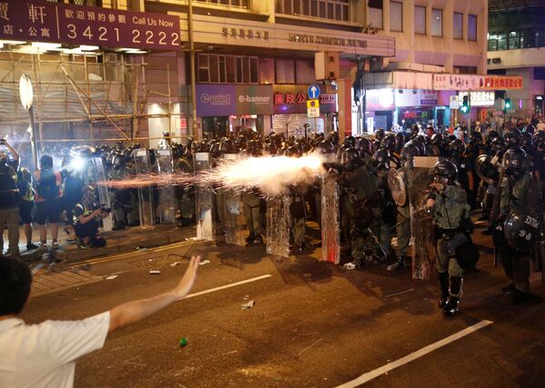 La police disperse des manifestants à Hong Kong. - Sputnik Afrique