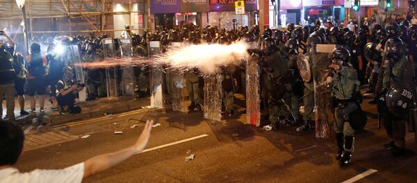 Полиция разгоняет марш за реформы в Гонконге, Китай - Sputnik Afrique