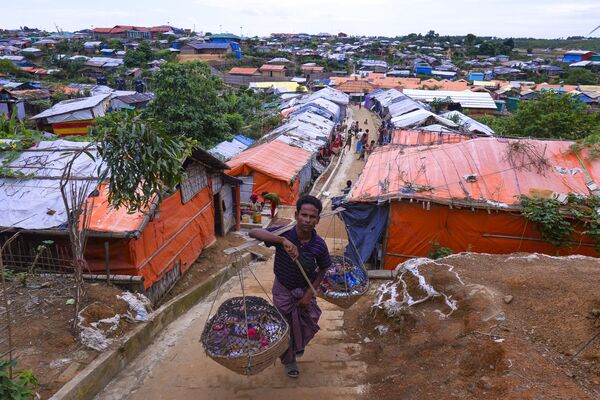 Commerçant rohingya dans le camp de réfugiés de Kutupalong. - Sputnik Afrique